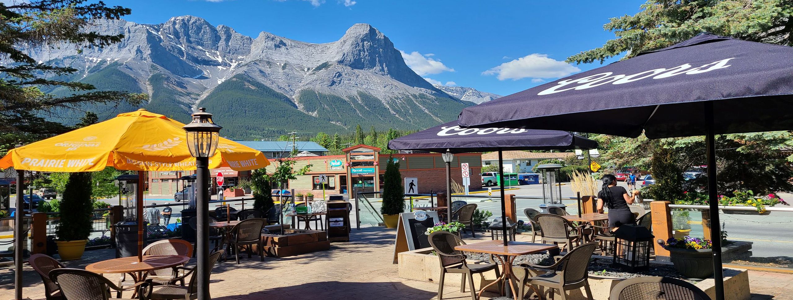 Patio dining at The Wood